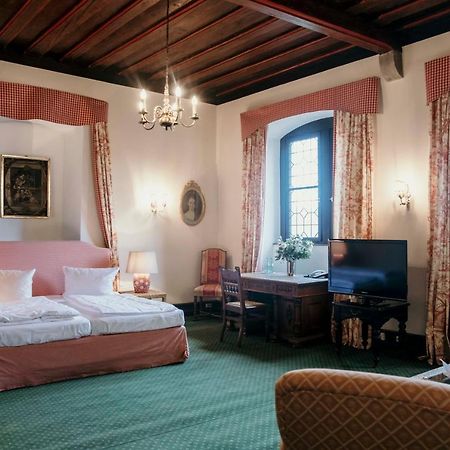 Schlosshotel Goetzenburg 자그슈타우젠 외부 사진